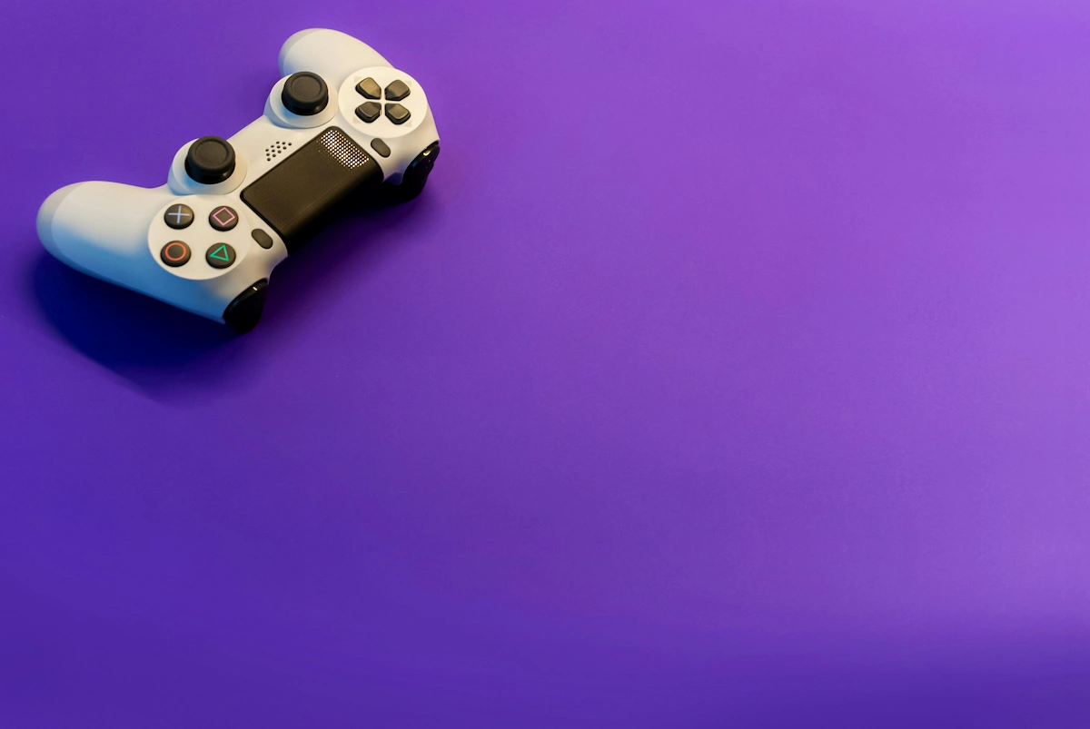 manette de jeu vidéo illustrant jeux vidéo et capacités cognitives